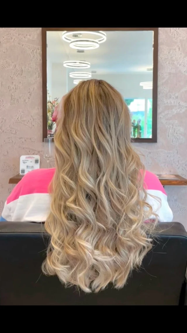 #foreveryyou #foreveryyoucontest @schwarzkopfpro.ch 

#beforeandafter #vorhernachher #wilsg #hairgoals #blondehair #schwarzkopfpro #blonde #behindthechair #swisshair #hairlove #hairtreatments #hairtransformations #weavyhair #love